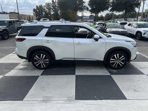 2025 Nissan Pathfinder Platinum 4WD