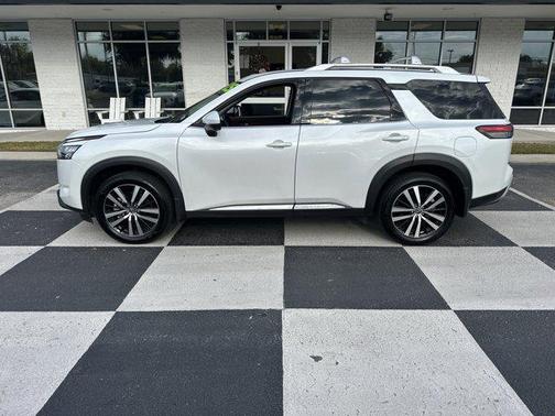 2025 Nissan Pathfinder Platinum 4WD