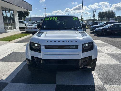 2024 Land Rover Defender 110 P400 X-Dynamic SE