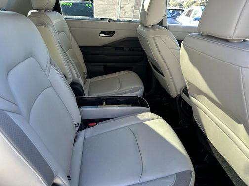 2023 Nissan Pathfinder SL 4WD