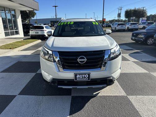 2023 Nissan Pathfinder SL 4WD