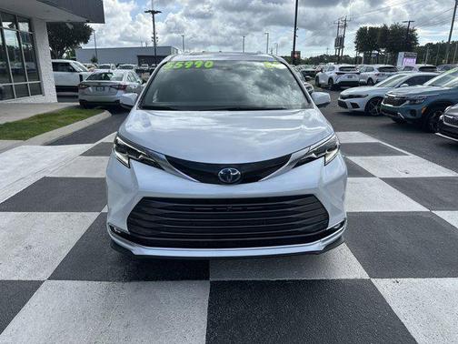 2025 Toyota Sienna Platinum 7 Passenger
