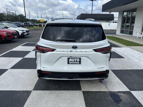 2025 Toyota Sienna Platinum 7 Passenger
