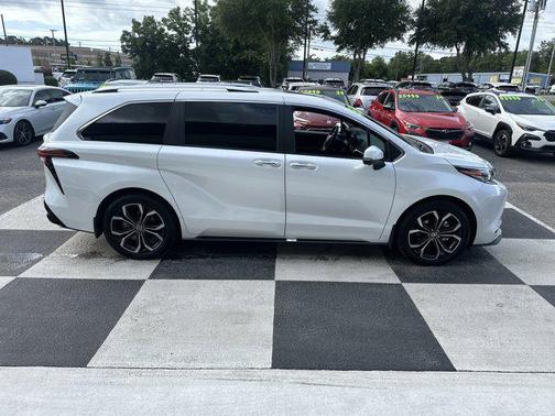 2025 Toyota Sienna Platinum 7 Passenger