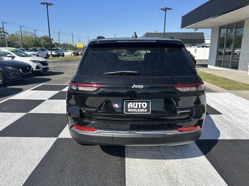 2025 Jeep Grand Cherokee Laredo