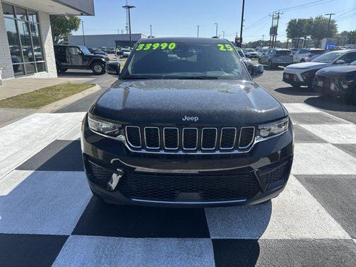2025 Jeep Grand Cherokee Laredo