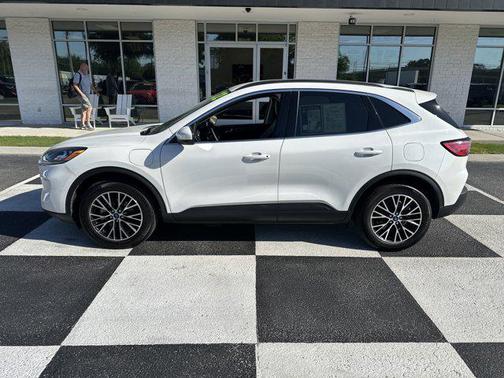 2022 Ford Escape Titanium