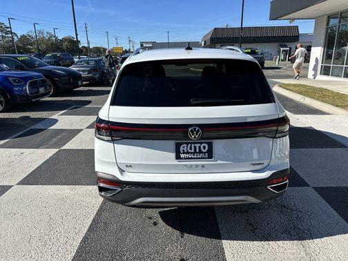 2025 Volkswagen Taos 1.5T SE