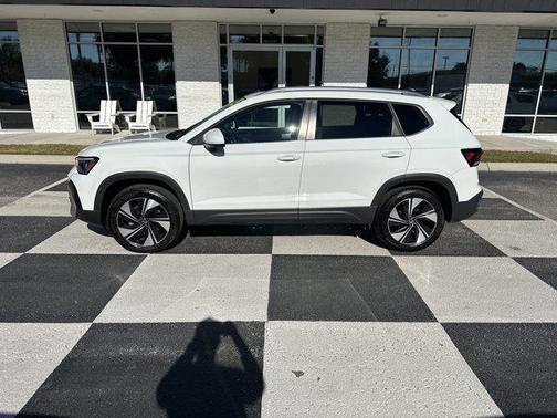 2025 Volkswagen Taos 1.5T SE