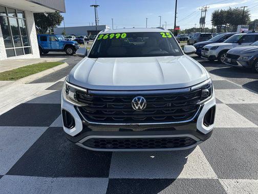 2025 Volkswagen Atlas Cross Sport 2.0T SE w/Technology 4MOTION