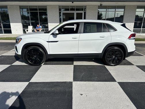 2025 Volkswagen Atlas Cross Sport 2.0T SE w/Technology 4MOTION