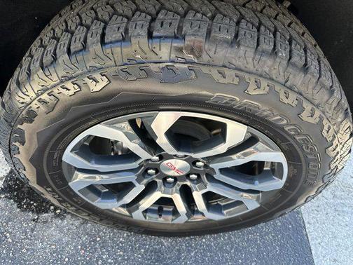 2024 GMC Canyon AT4