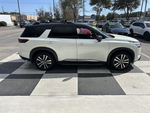 2023 Nissan Pathfinder Platinum 4WD