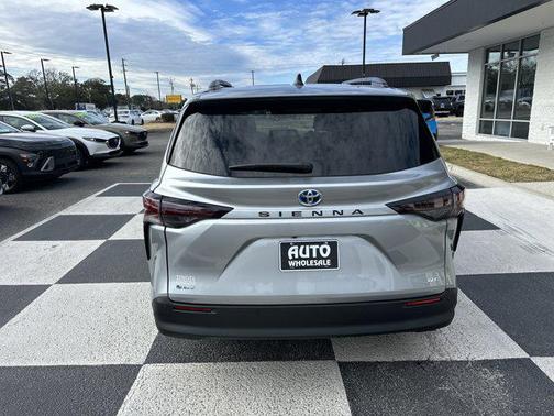 2025 Toyota Sienna XLE