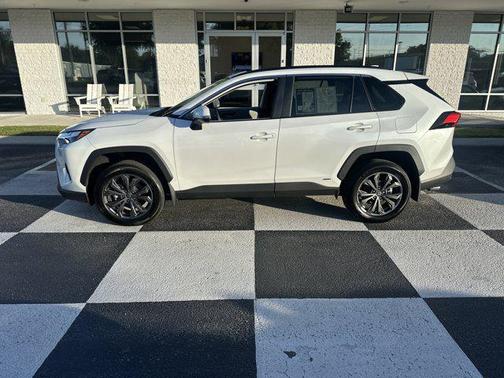 2025 Toyota RAV4 Hybrid XLE Premium