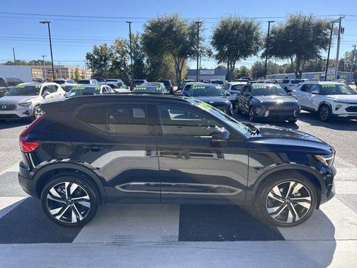 2024 Volvo XC40 B5 Plus Dark Theme