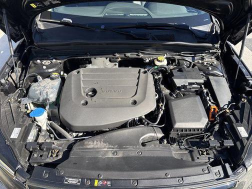 2024 Volvo XC40 B5 Plus Dark Theme