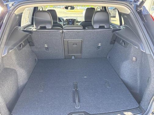 2024 Volvo XC40 B5 Plus Dark Theme