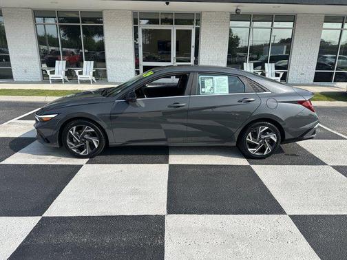 2024 Hyundai ELANTRA Limited