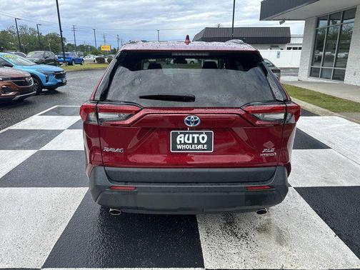 2022 Toyota RAV4 Hybrid XLE