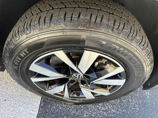 2020 Volkswagen Atlas Cross Sport 2.0T SE