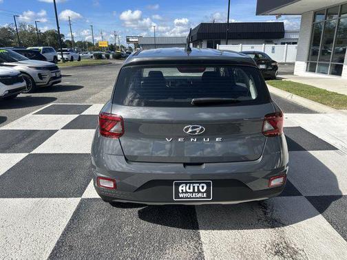 2025 Hyundai VENUE SE