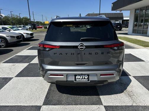 Gun Metallic 2025 Nissan Pathfinder SL FWD