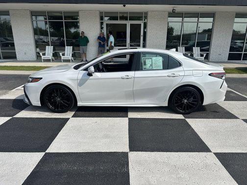 2024 Toyota Camry Hybrid SE