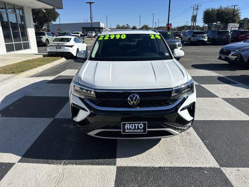 2024 Volkswagen Taos 1.5T SE