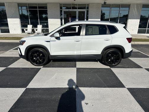 2024 Volkswagen Taos 1.5T SE