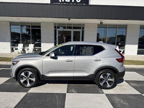2024 Volvo XC40 B5 Plus Bright Theme
