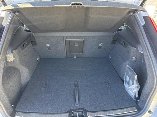 2024 Volvo XC40 B5 Plus Bright Theme