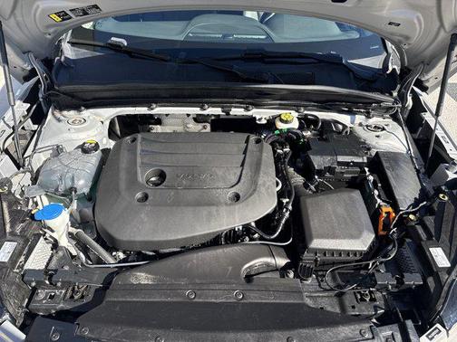 2024 Volvo XC40 B5 Plus Bright Theme