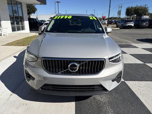 2024 Volvo XC40 B5 Plus Bright Theme