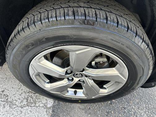 2021 Toyota RAV4 Hybrid XLE Premium