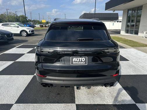2023 Porsche Cayenne Platinum Edition