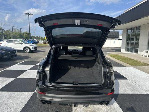 2023 Porsche Cayenne Platinum Edition