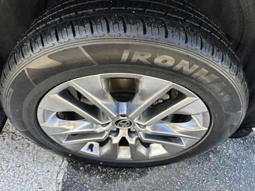 Blizzard Pearl 2021 Toyota RAV4 XLE Premium