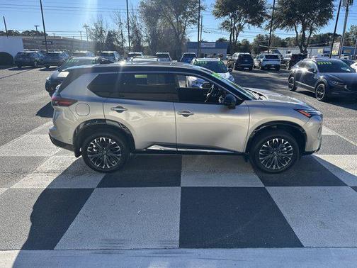 2025 Nissan Rogue Platinum