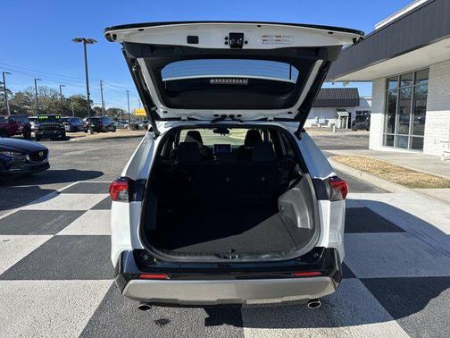 2023 Toyota RAV4 Hybrid SE