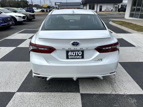 2024 Toyota Camry Hybrid SE