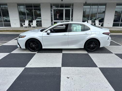 2024 Toyota Camry Hybrid SE