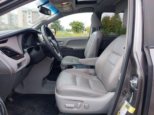 2017 Toyota Sienna XLE Premium