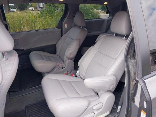 2017 Toyota Sienna XLE Premium