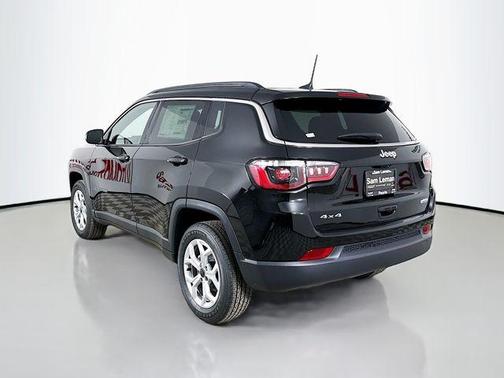 Diamond Black 2026 Jeep Compass Latitude