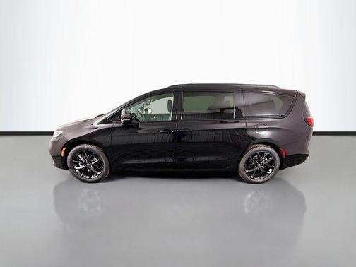Diamond Black 2026 Chrysler Pacifica Select