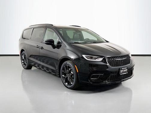 Diamond Black 2026 Chrysler Pacifica Select