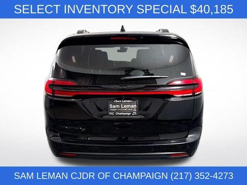 Diamond Black 2026 Chrysler Pacifica Select
