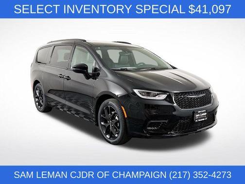 Diamond Black 2026 Chrysler Pacifica Select