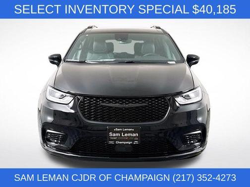 Diamond Black 2026 Chrysler Pacifica Select